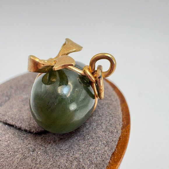 VTG Solid 14K Yellow Gold Nephrite Jade Egg Pendant Bow Design .75" - Picture 7 of 11